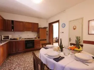 Campo Santa Maria Formosa By Interhome Daire *